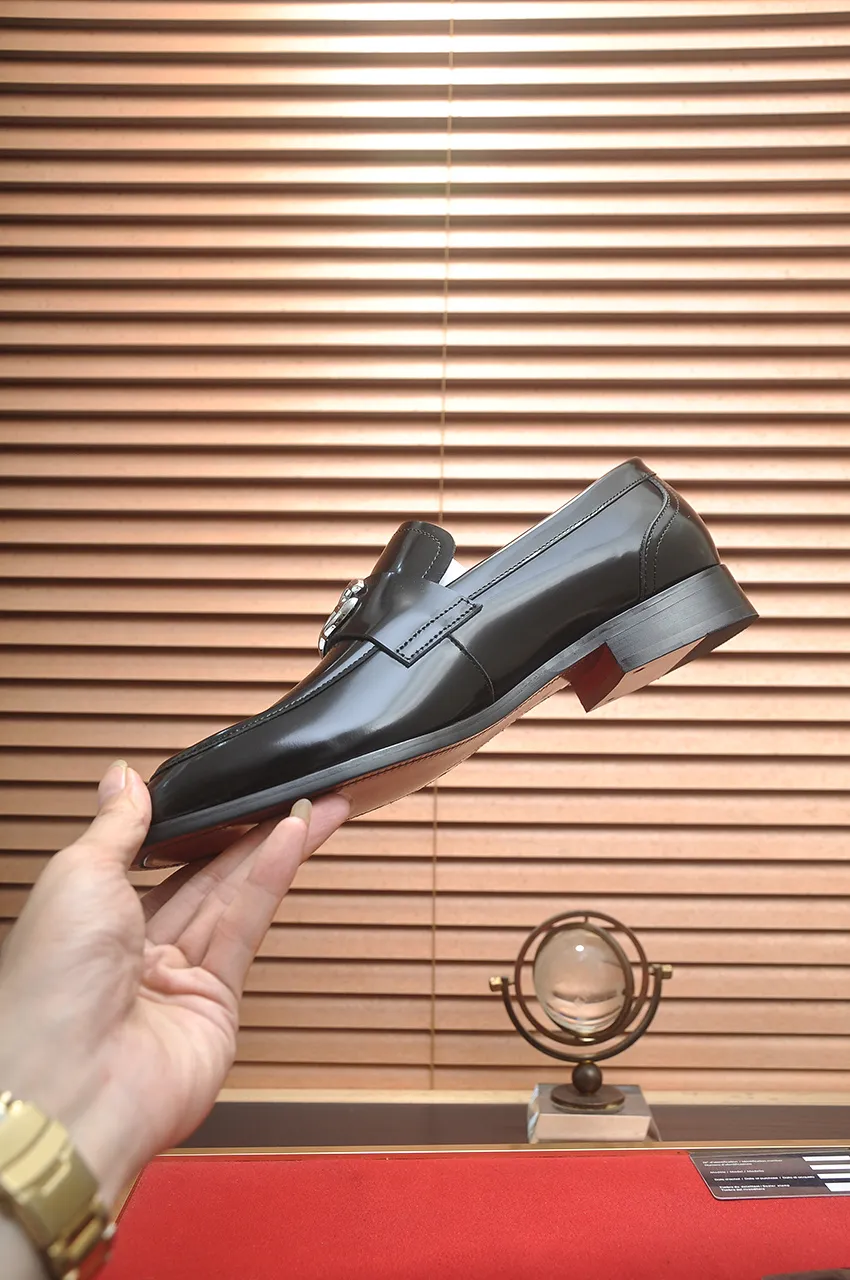 Men's men's shoes 💰500💶🌲 DG top 🔍🔍Men's new leather shoes 🚹 are on sale at the same time at the counter ⚠The uppers are imported cowhide from Italy, the entire imported cowhide lining, imported accessories 💪💪, completely 1⃣️ vs 1⃣️ replica 🇮 🇹💪💪, ⚠Sole: The original sole is specially provided by the original factory, the exclusive movable molded sole is super comfortable, ⚠The original factory follows the order, 🔍🔍high quality, you can enter and exit the counter at will, welcome to compare ⚠Size: 38-44 (45 customized)